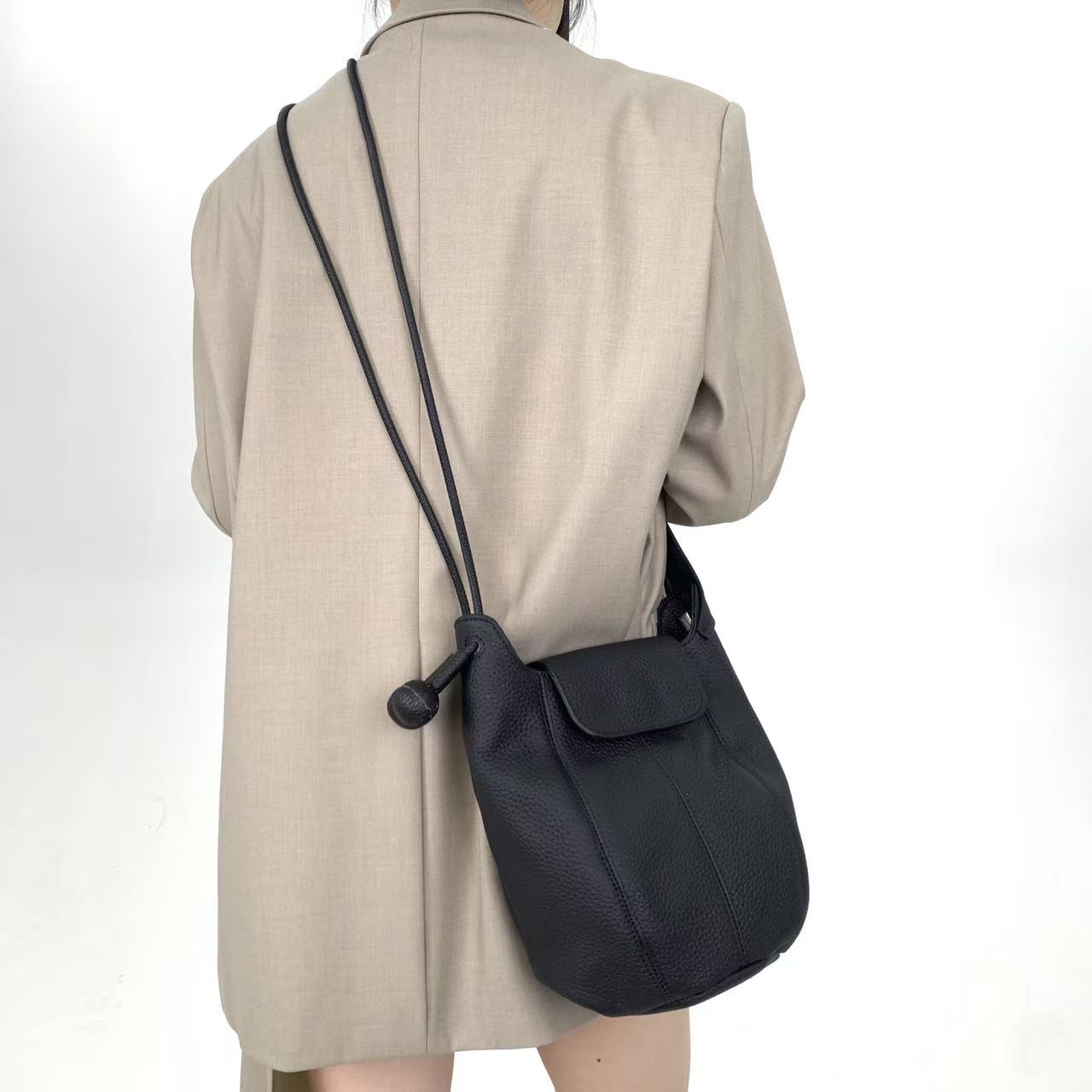 Genuine Leather Crossbody Bag for Women - Stylish Minimalist Handbag Featuring Zipper Closure, Gold-Toned Accents & Removable Strap, Compact Daily Purse for Work And Travel, \u002FBrown\u002F, Crossbody Bag