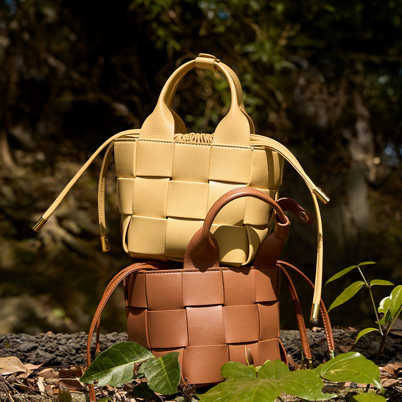 High-End Genuine Leather Woven Bag | Cowhide Niche Vegetable Basket Bucket Bag with Multiple Compartments, Fashionable Commuting Design, Practical Daily Storage, Elegant Women's Bag, Soft and Durable