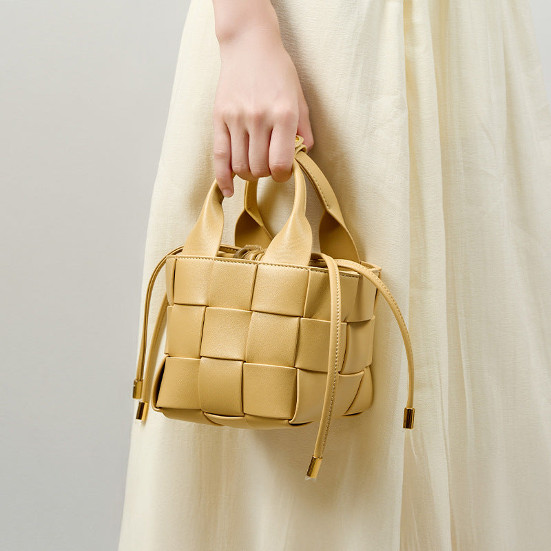 High-End Genuine Leather Woven Bag | Cowhide Niche Vegetable Basket Bucket Bag with Multiple Compartments, Fashionable Commuting Design, Practical Daily Storage, Elegant Women's Bag, Soft and Durable