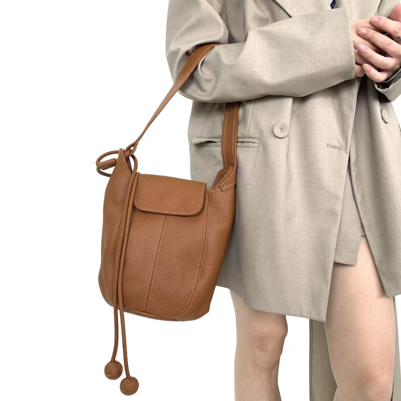 Genuine Leather Crossbody Bag for Women - Stylish Minimalist Handbag Featuring Zipper Closure, Gold-Toned Accents & Removable Strap, Compact Daily Purse for Work And Travel, \u002FBrown\u002F, Crossbody Bag